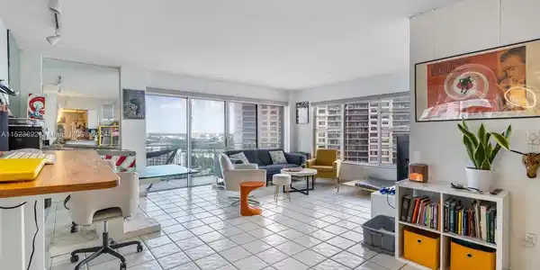 11111 Biscayne Blvd