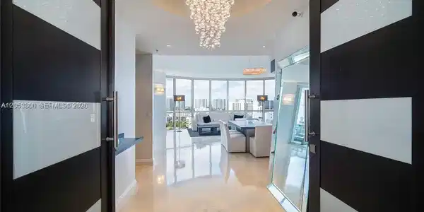 18101 Collins Ave