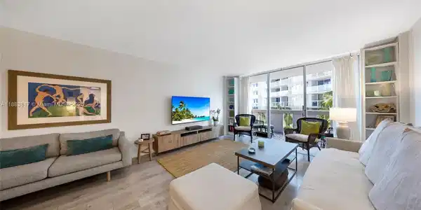 800 West Ave