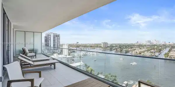 153 N Seabreeze Boulevard