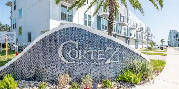 31 Cortez Ave