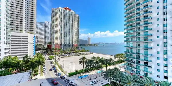 1300 Brickell Bay Dr