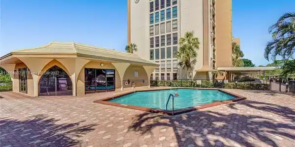 1627 NE Riverview Rd Unit 615
