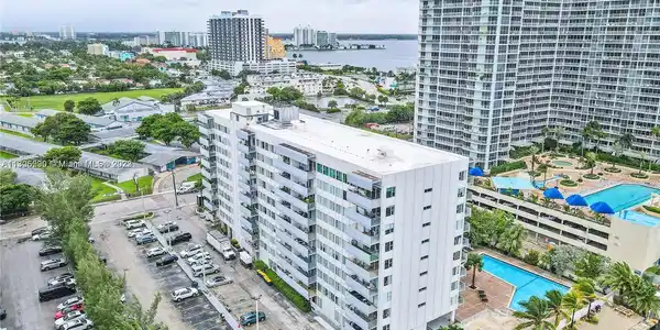 7545 E Treasure Dr