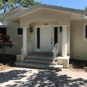 330 Redwood Ln