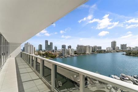 900 Bay Dr