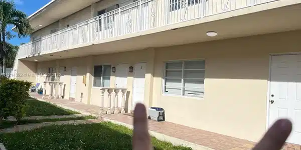 1950 Biarritz Dr Unit 3