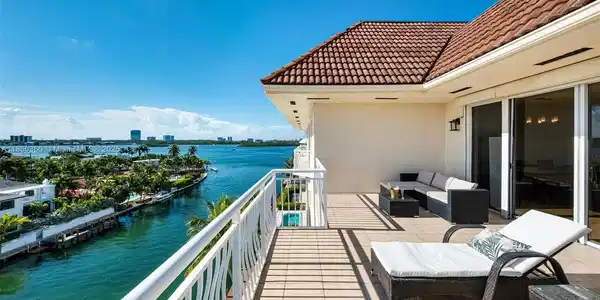 10140 W Bay Harbor Dr