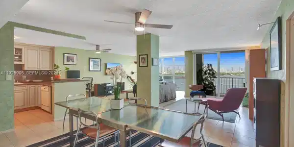 1228 West Ave