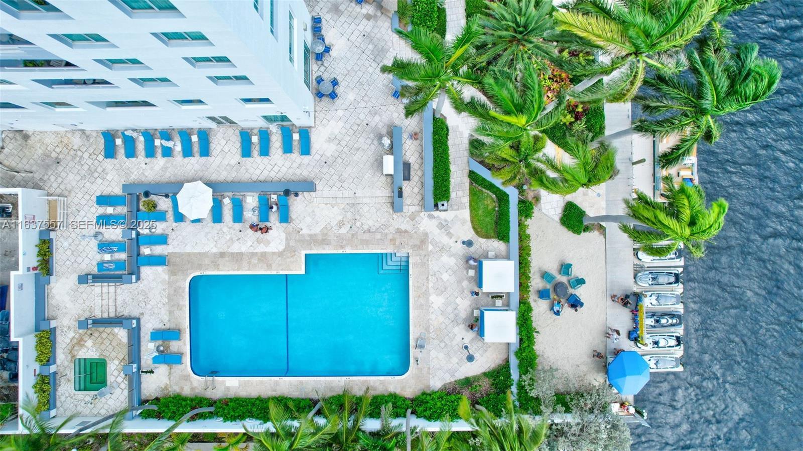 Image 4: Pool area on the intracoastal
