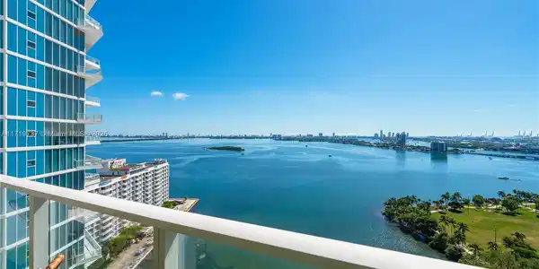 2020 N Bayshore Dr