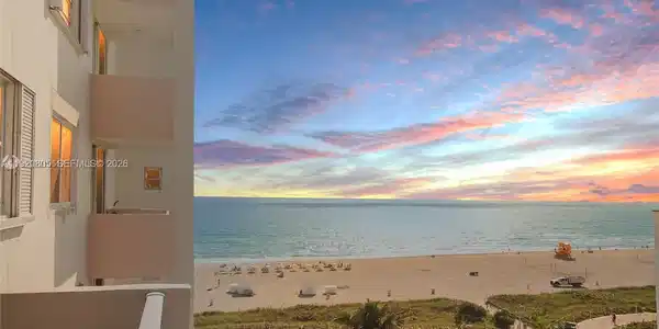 345 Ocean Dr