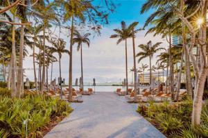 650 NE 32nd St Unit 4301