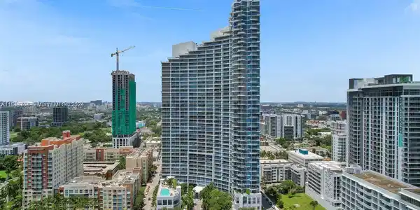 2020 N Bayshore Dr