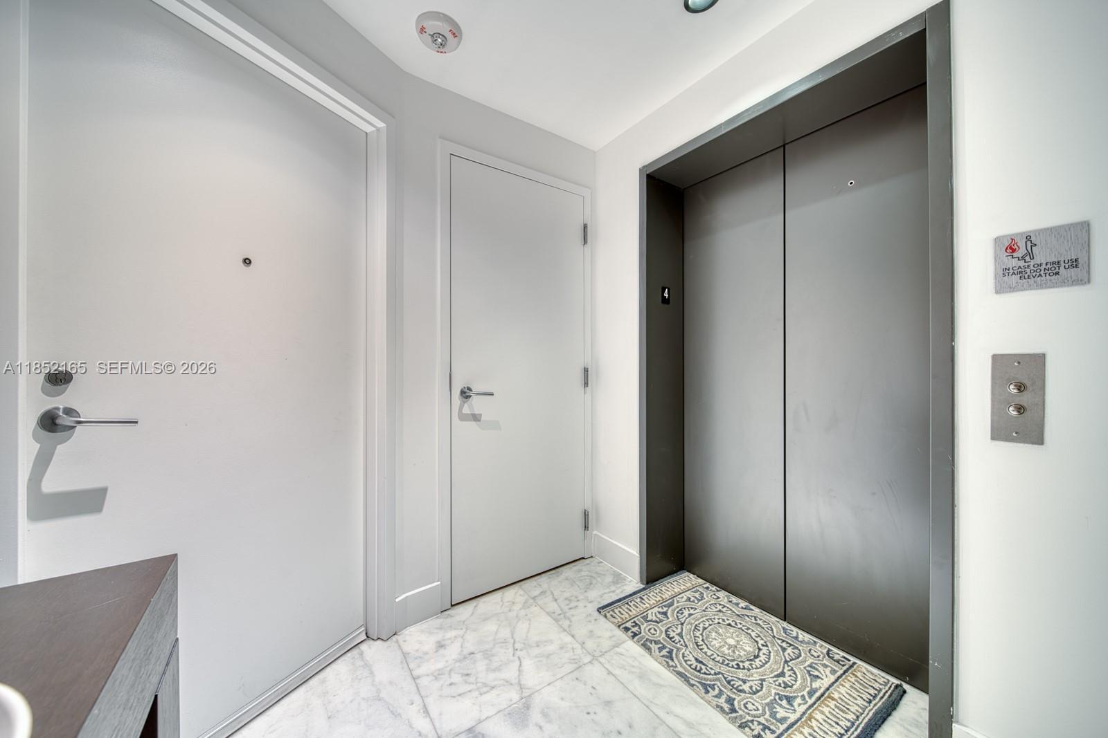 Image 4: Direct elevator private entrance