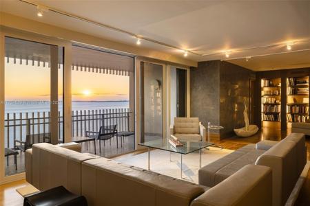3 Grove Isle Dr