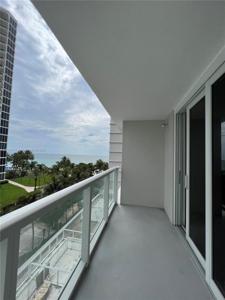 19201 Collins Ave Unit 424