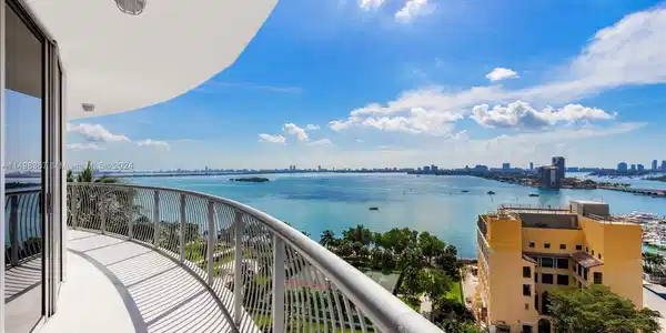 1750 N Bayshore Dr