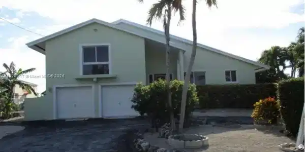 2018 Manor Ln