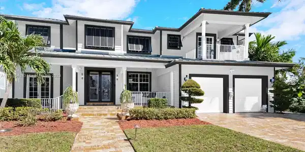 724 SE 17th Ter