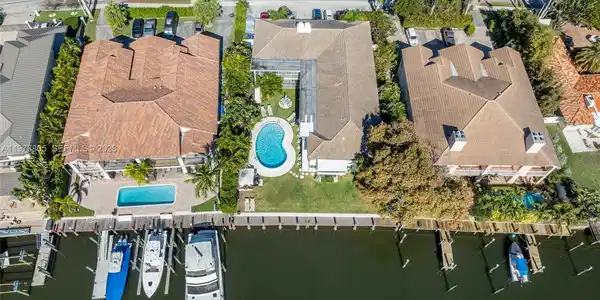 1308 Bayview Dr