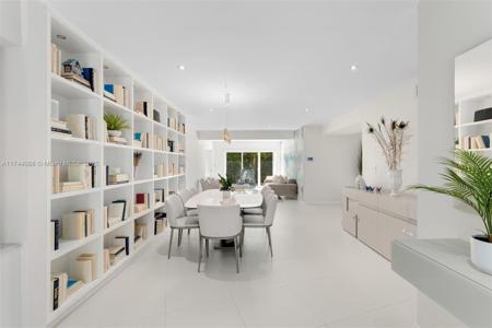 590 W 49th St