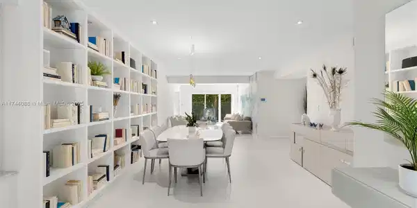 590 W 49th St