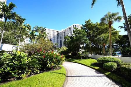 2500 Parkview