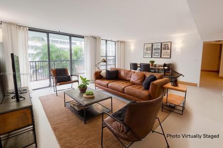 1800 Collins Ave