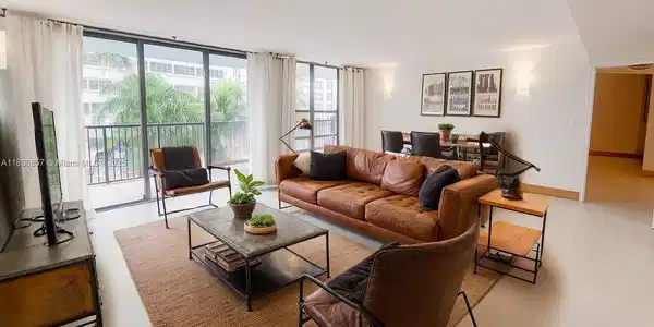 1800 Collins Ave