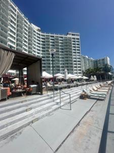 1100 West Ave