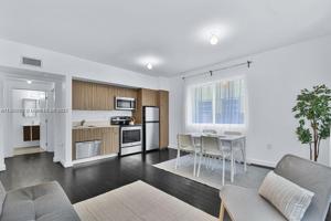 551 Michigan Ave Unit 111 W/ Parking