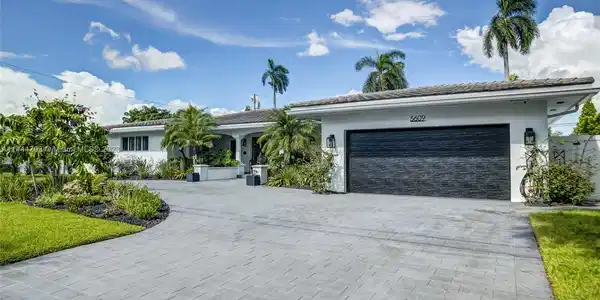 3609 NE 25th Ter
