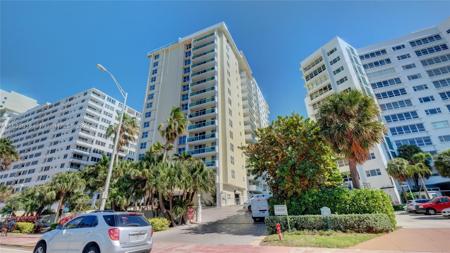 5001 Collins Ave