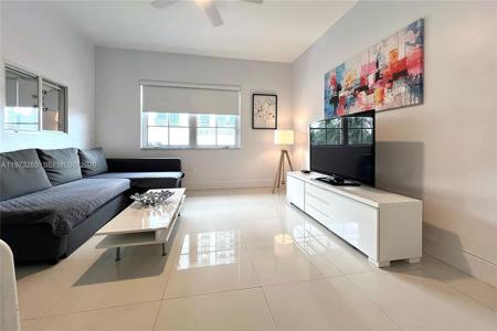 1100 Collins Ave