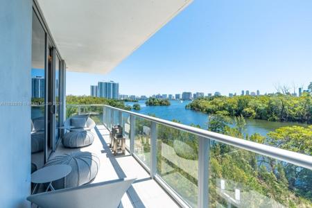 16385 Biscayne Blvd