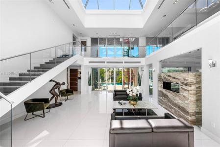 300 Royal Plaza Dr