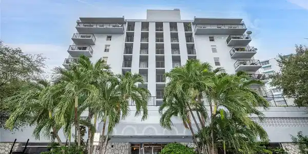 899 West Ave