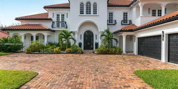 1309 Middle River Dr