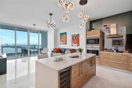 2020 N Bayshore Dr