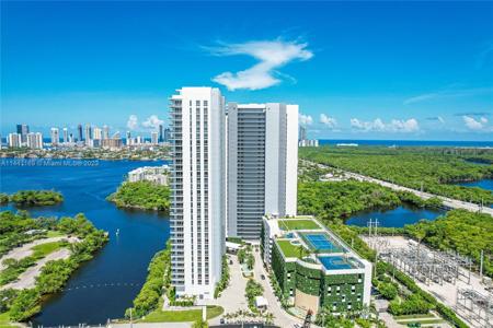16385 Biscayne Blvd