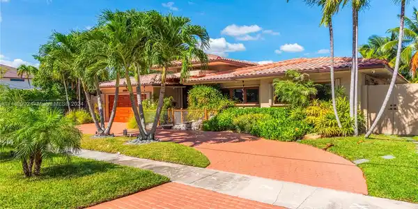 2341 Bayview Ln