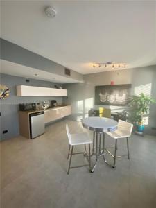 100 Collins Ave