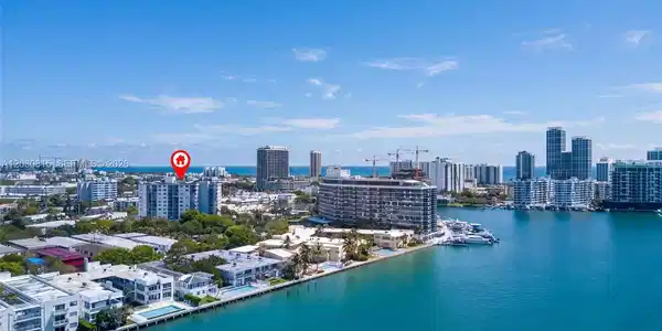 Image 4: Less than 1 mile from the ocean on Miami Beach
