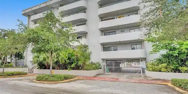 110 S Shore Dr