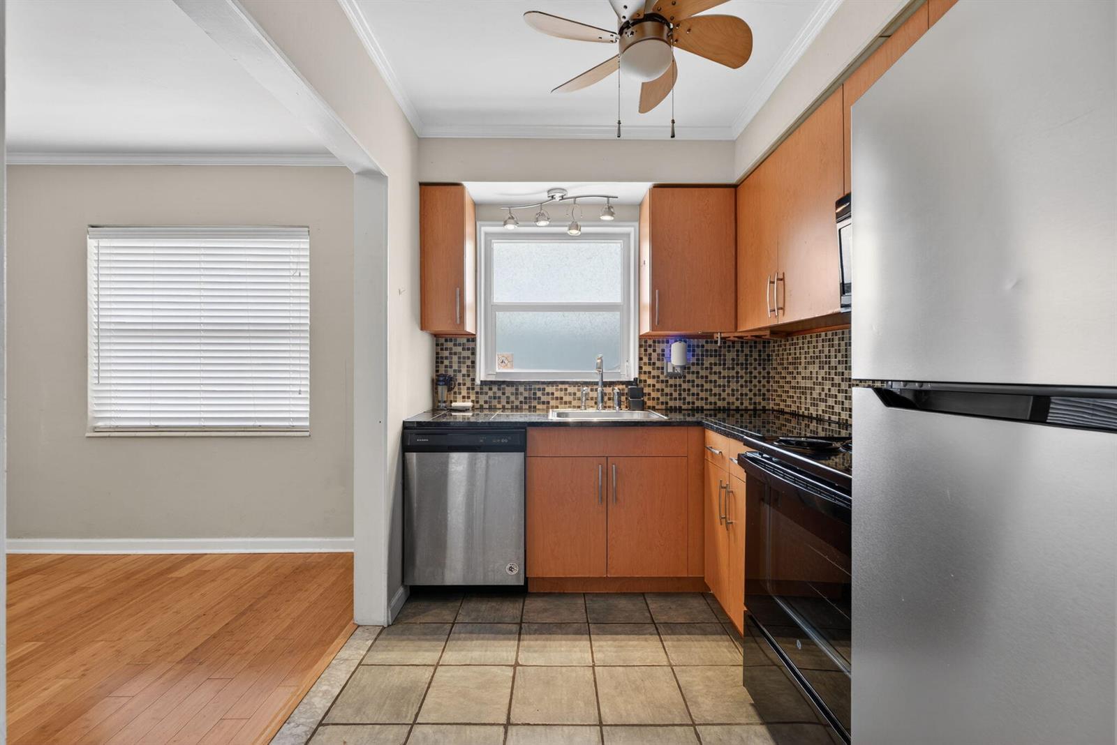 Image 3: 12-web-or-mls-DSC09246