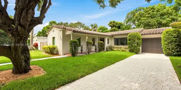 9350 NE 9th Place