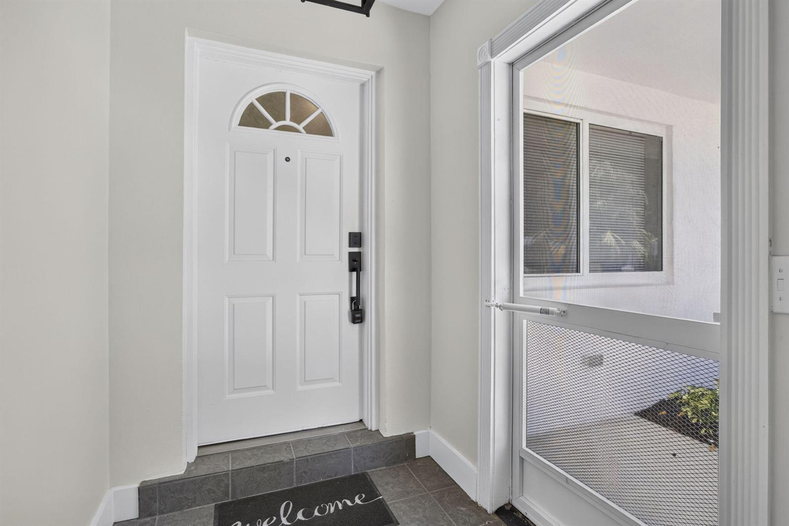 Image 4: Foyer