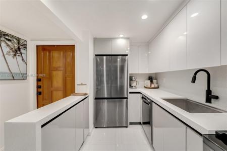 3214 W Trade Ave