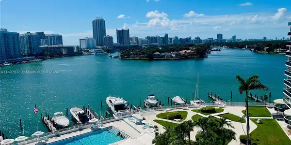 900 Bay Dr